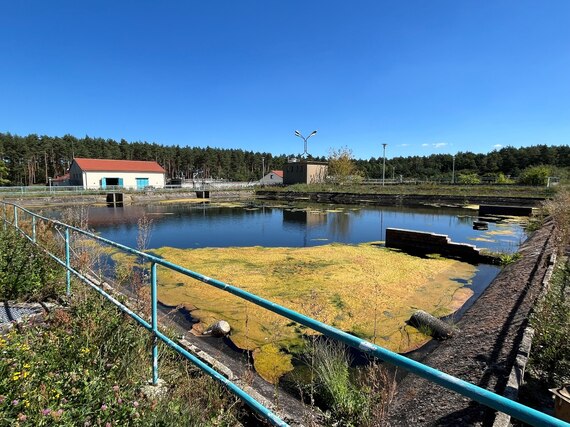 Klärbecken einer Kläranlage